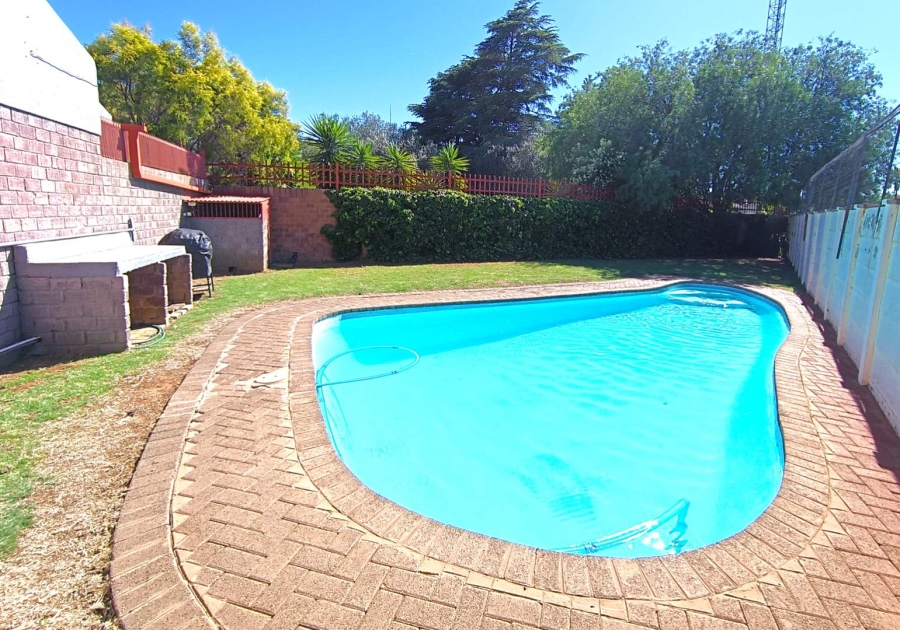 4 Bedroom Property for Sale in Langenhovenpark Free State